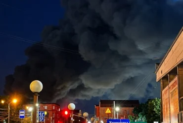 Атака дронів на Волгоград зупинила аеропорт та спричинила пожежі