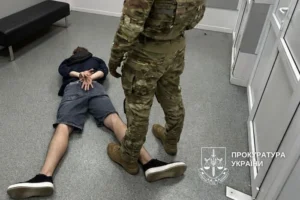 Незаконний виїзд до Молдови за 14 тис. євро: у Києві затримано організатора схеми