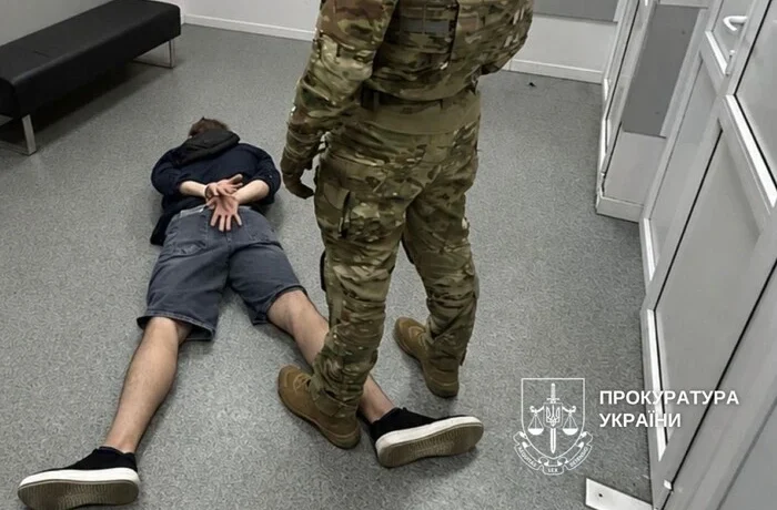 Незаконний виїзд до Молдови за 14 тис. євро: у Києві затримано організатора схеми
