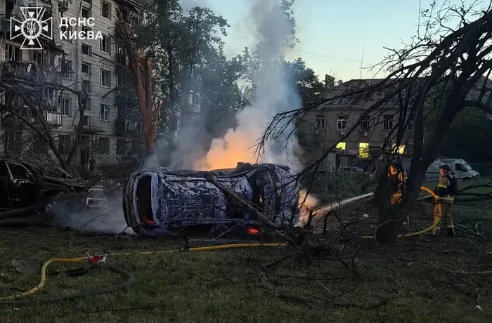 Удар по Києву: рятувальники показали наслідки (фото)