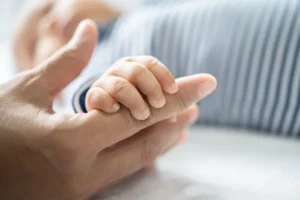 В Одесі 10-місячний малюк став жертвою «дитячого» кохання підлітків