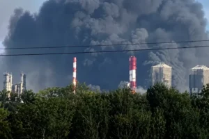 Вибухи від Башкирії до Криму: дрони атакували НПЗ та підстанцію (фото, відео)