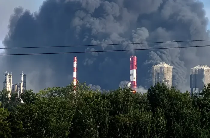 Вибухи від Башкирії до Криму: дрони атакували НПЗ та підстанцію (фото, відео)