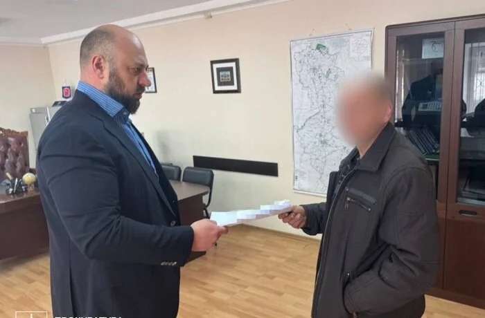 На Харківщині 16-річна дівчинка народила від власного батька, він отримав вирок