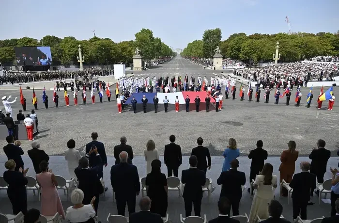 Подружжя Зеленських взяло участь у параді до Дня взяття Бастилії у Парижі (фото)