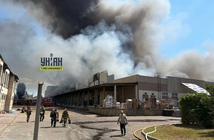 Нічний удар по Києву: зруйновано логістичний центр «Нової пошти»