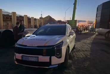 Погрожував ножем касирам: у Києві спецпризначенці затримали нападника на АЗС
