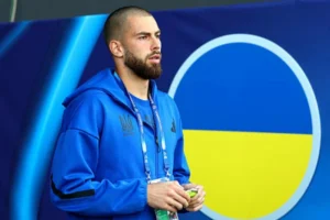 Воротар збірної України з футболу офіційно залишив клуб і готовий до трансферу