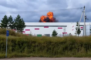 Безпілотники уразили склад Wildberries за 1400 км від України (відео)