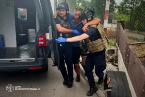 На Дніпропетровщині через атаку РФ постраждали рятувальники (фото)