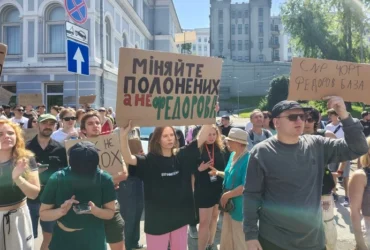 «Поверніть Федорова». У Києві мітингувальники вийшли на вулиці через відставку міністра оборони