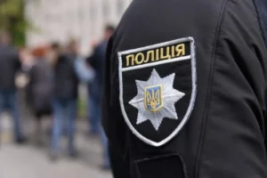 На Буковині чоловік відкрив вогонь по поліцейських: є поранені
