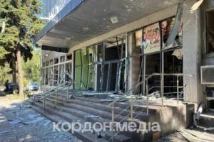 Суми: авіабомба влучила біля медзакладів, загинули троє людей