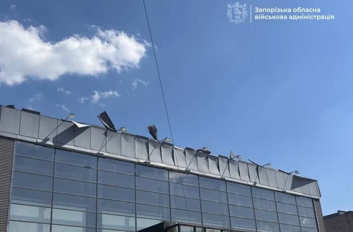Запоріжжя: на відео потрапив момент удару по фітнес-центру
