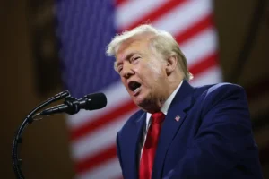 «Ми виб’ємо з них усе чортове лайно». Трамп звернувся до Ірану