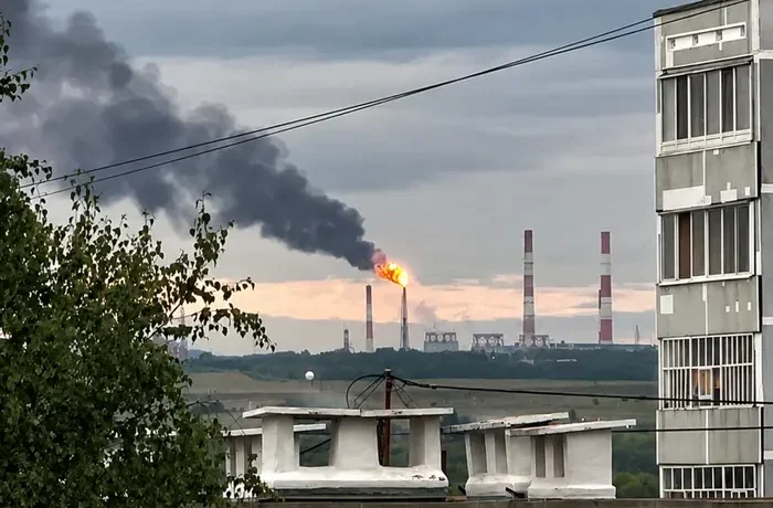 У Татарстані після вибухів спалахнув НПЗ (відео)