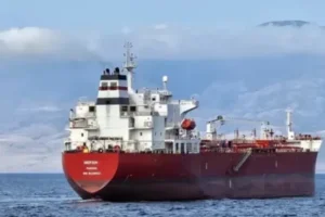 В Азовському морі уражено два танкери з бензином для Криму