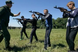 Окупанти почали готувати школярів Луганщини до війни