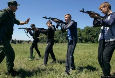 Окупанти почали готувати школярів Луганщини до війни