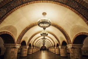 Чому поїзди метро не «ночують» на платформах під час тривог: пояснення КМДА