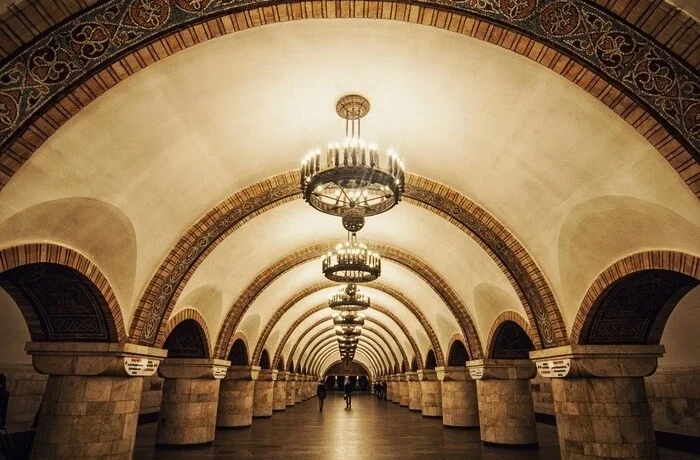 Чому поїзди метро не «ночують» на платформах під час тривог: пояснення КМДА