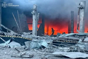 Росія вдарила КАБами по Ізюму: пошкоджено відділення «Нової пошти»