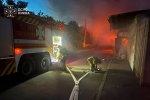 Унаслідок нічного обстрілу столиці пошкоджена станція метро «Почайна»