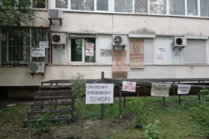 Скандал на Русанівці: мешканці будинку виступили проти реконструкції першого поверху під бізнес