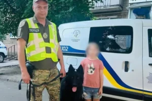 Зниклу під час прогулянки у Києві семирічну дитину розшукав службовий собака