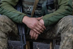 Втік із частини, щоб шпигувати для окупантів: СБУ затримала дезертира-коригувальника