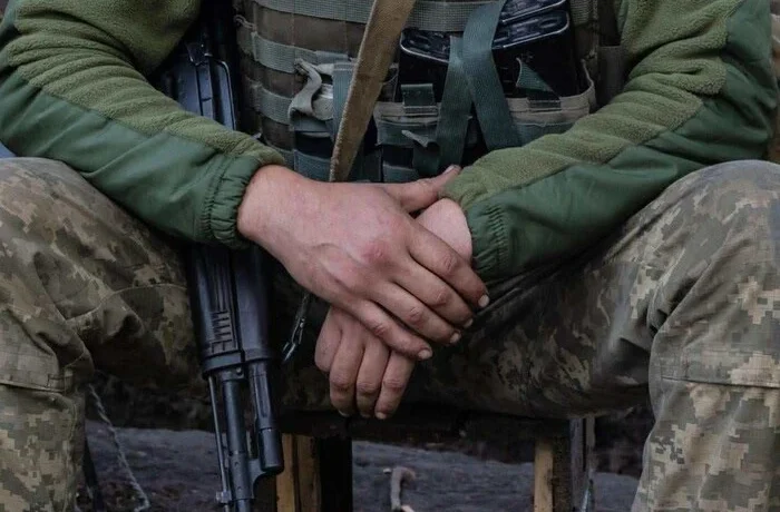 Втік із частини, щоб шпигувати для окупантів: СБУ затримала дезертира-коригувальника