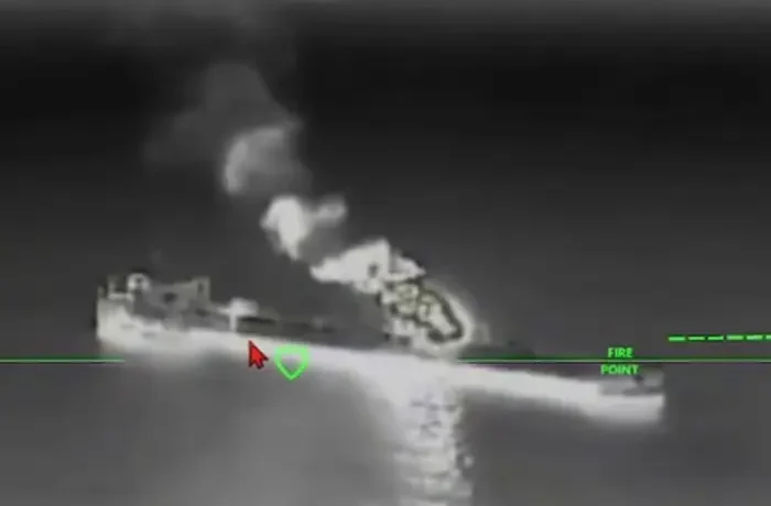 Уражено дев’ять танкерів РФ в Азовському морі за ніч (відео)