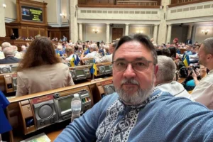 Справа не у Федорові. Потураєв пояснив, чому складає мандат
