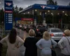 Дефіцит бензину змусив Росію відправити вчителів на заправки