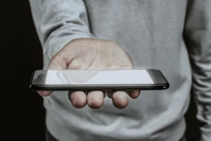 Популярний в Україні бренд смартфонів іде з Європи: що буде з підтримкою