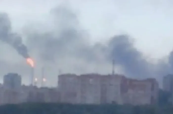 Уражено Омський НПЗ, що знаходиться за 2,5 тис. км від України (відео)