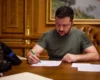 Зеленський ініціював продовження воєнного стану і мобілізації