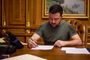 Зеленський ініціював продовження воєнного стану і мобілізації