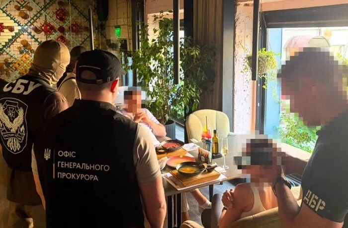 Обіцяв «вирішити» справу в суді за $14 тис.: у Києві затримано адвоката