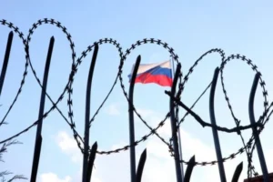 До нового пакету санкцій ЄС включені 32 російські банки: деталі від президентки Єврокомісії
