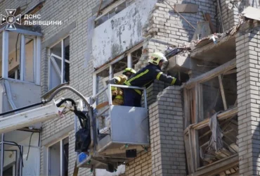ДСНС показала, як триває розбір завалів після російського удару по Львову