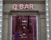 Під салон G×Bar у Києві невідомі підкинули рештки тварин: деталі скандалу