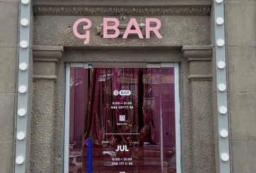 Під салон G×Bar у Києві невідомі підкинули рештки тварин: деталі скандалу
