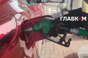 Чому дорожчає бензин в Україні: названо причини
