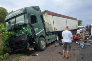 Глава МВС доповів Зеленському про автотрощу на Миколаївщині, в якій загинули 12 людей