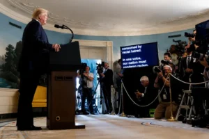 Оператор суфлера Трампа заробив статок на ставках щодо його промов