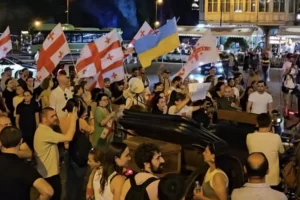 Арешт грузина, який вдарив російськомовну туристку, спровокував протести