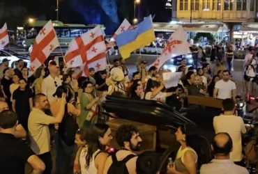 Арешт грузина, який вдарив російськомовну туристку, спровокував протести