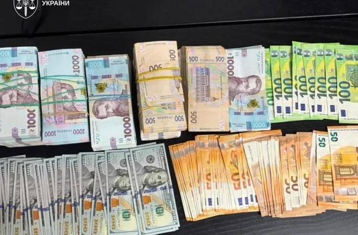 Директорка закладу освіти та адвокати організували схему відстрочок