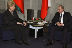 «Путін вимагав капітуляції». Колишня президентка Литви пригадала першу зустріч із диктатором